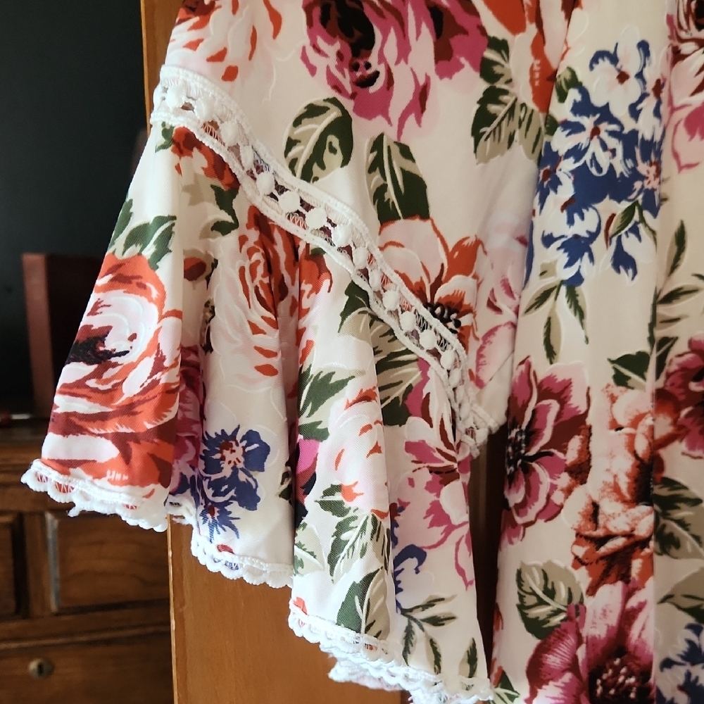 Chic White and Pink Blouse with Elegant Ruffle Sleeves - Picture 4 of 5